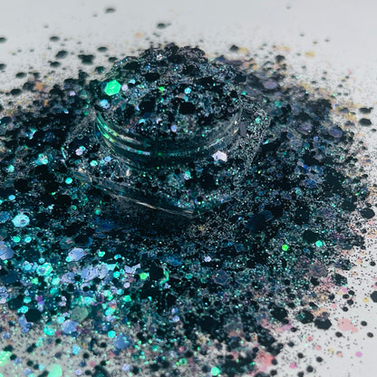 Green Lantern/Black and Green Iridescent Chunky Glitter image 1